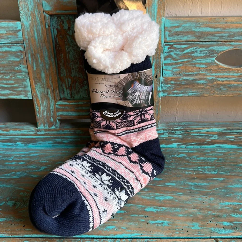 New Mia & Tess The Paper Store Exclusive Cozy Cabin Thermal Slipper Socks
